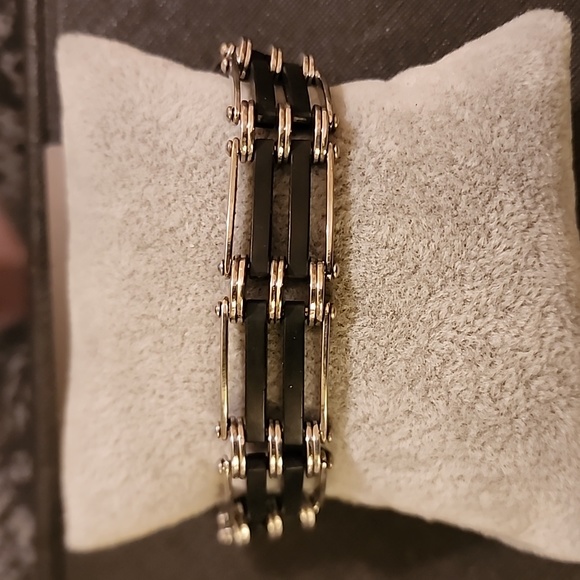 Stainless Steel & Black Rubber Unisex Bracelet - Picture 2 of 8